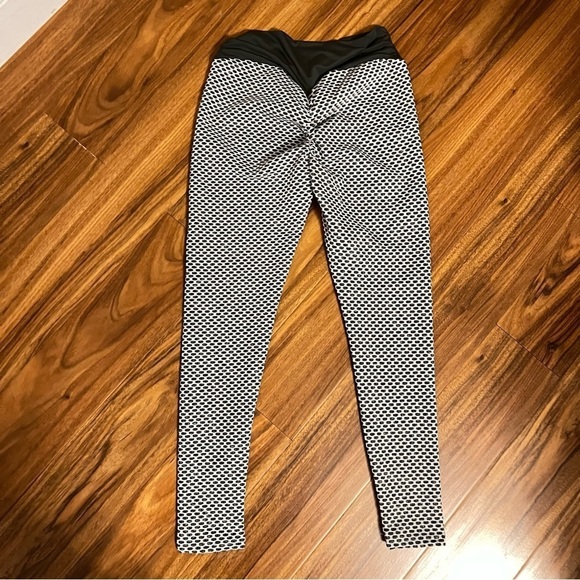 Gray & White Workout Leggings - Picture 3 of 6